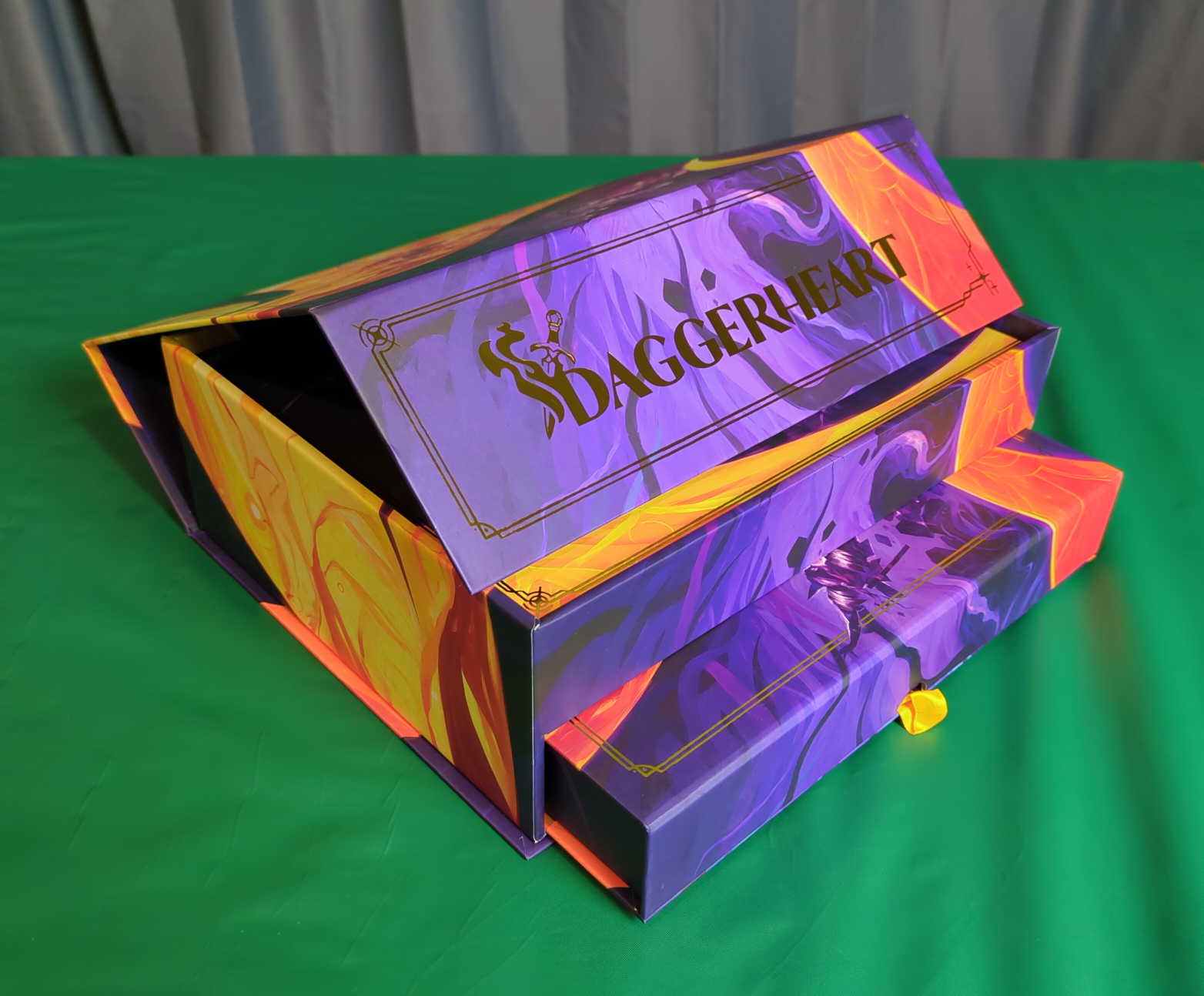 game hen games: news: 2025-08-25: Daggerheart Deluxe Edition Unboxing